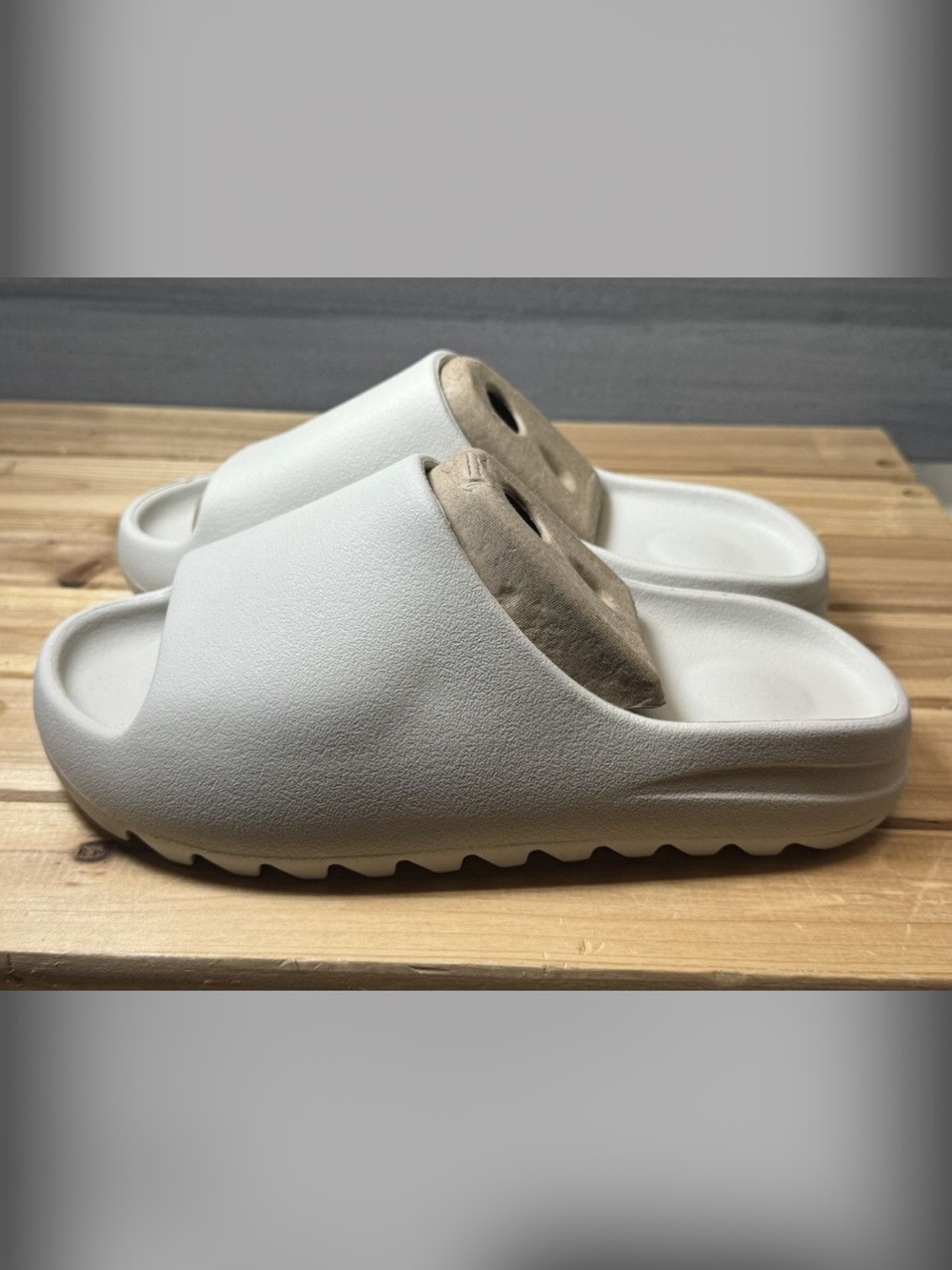YS-01 Slides – Cream – Brand New – 6-10 - Picture 1 of 5